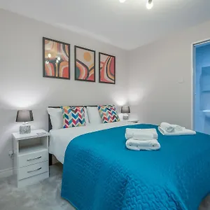 Staybynumbers - Centre - 3 Bed, 3 Bathroom & Parking Holiday home Belfast
